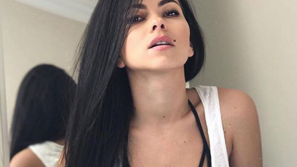 Imagine Stire Aflată în izolare la domiciliu, Inna a aprins imaginația fanilor. Cum s-a fotografiat vedeta | 2review.ro