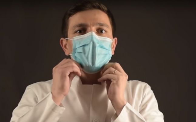 Imagine Stire Incredibil cum arată un asistent din Iași după ce a purtat zile la rând masca de protecție! Tânărul are răni pe față | 2review.ro