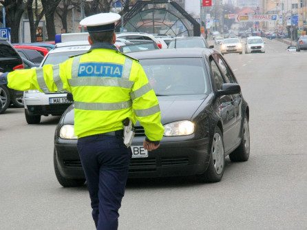 Imagine Stire Polițist din Bacău, testat pozitiv cu noul coronavirus. Cine l-ar fi infectat pe agentul rutier | 2review.ro