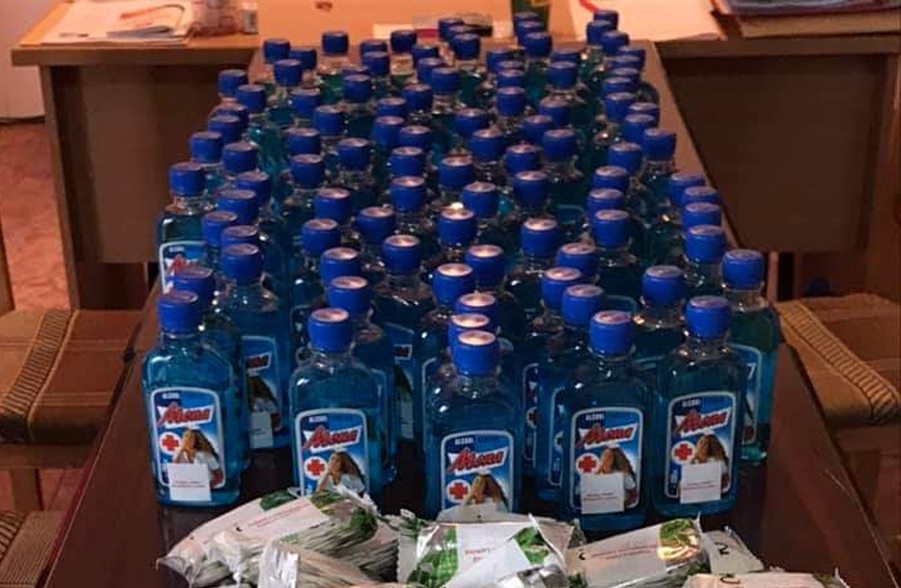Imagine Stire Polițiștii i-au prins! Ce era, de fapt, în sticlele de spirt pe care le vindea o farmacie din Constanța | 2review.ro