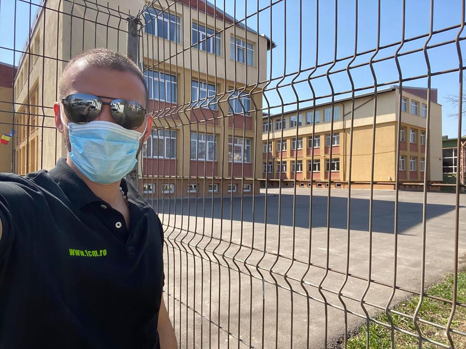 Imagine Stire A făcut ”pana prostului” și l-au năpădit amintirile! Ce i s-a întâmplat lui Ștefan Mandachi la 1 cm de drum distanță: ”Dacă tot am ajuns…” | 2review.ro