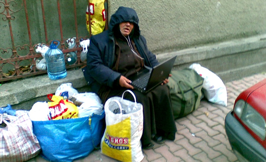 Imagine Stire Povestea înspăimântătoare a cerșetoarei din Galați care a devenit, astăzi, decesul nr. 400 din România | 2review.ro