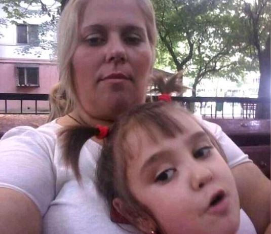 Imagine Stire O mamă și fiica ei riscă să ajungă în stradă, în plină pandemie COVID-19. Înglodată în datorii, Maria Vintilă cere ajutorul oamenilor: “Sunt disperată! Îi rog pe toți…” | 2review.ro