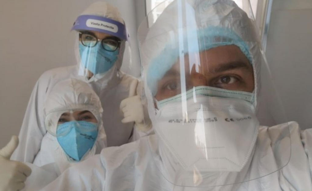 Imagine Stire Un medic de la Spitalul Suceava explică ce simt pacienții infectați cu noul coronavirus: „E ca și cum ai avea cioburi în plămâni” | 2review.ro