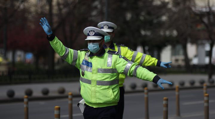 Imagine Stire Trei bucureșteni au primit amenzi record, după ce au fost trași pe dreapta de polițiști! Descoperirile incredibile făcute de oamenii legii | 2review.ro