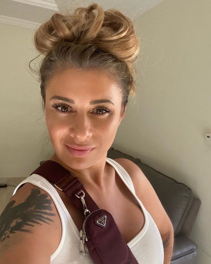 Imagine Stire Ce imagini! Anamaria Prodan, apariție super-sexy în piscina vilei din Dubai. Le-a arătat tuturor cum se menține în formă | 2review.ro