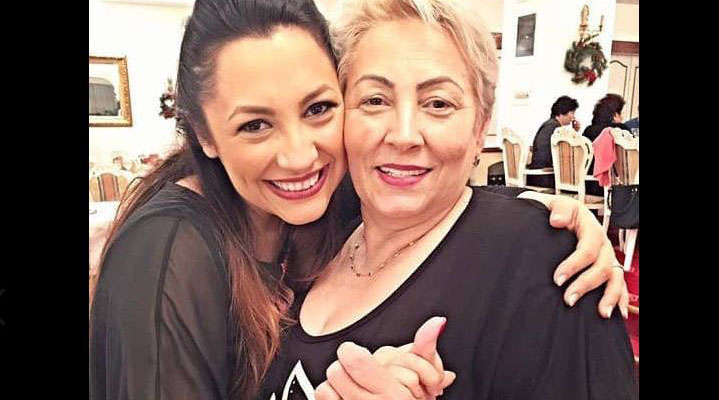 Imagine Stire Andra, mesaj sfâșietor de ziua mamei sale: “Câtă grijă a avut de mine si de frații mei….”. Elena Mihai a izbucnit în plâns | 2review.ro
