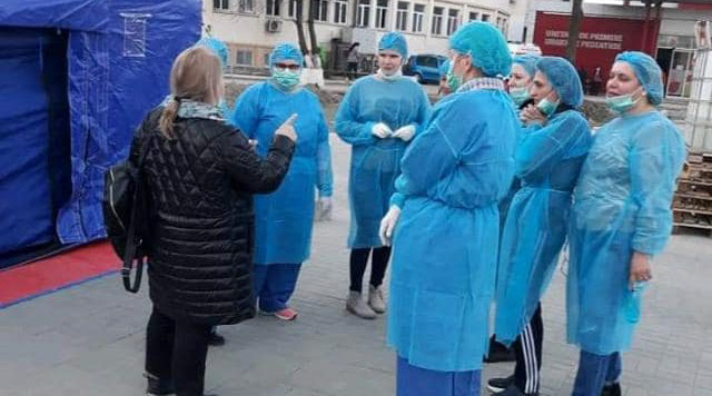 Imagine Stire 18 asistentele medicale din creșele din Bacău, în linia întâi a războiului cu noul coronavirus după ce au fost trimise în șomaj tehnic | 2review.ro