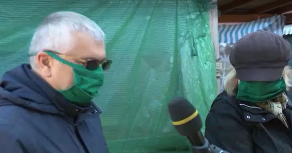 Imagine Stire Bătrânii din Capitală se înghesuie la cozi fără a respecta distanța optimă. De ce se tem oamenii mai mult decât de coronavirus | 2review.ro