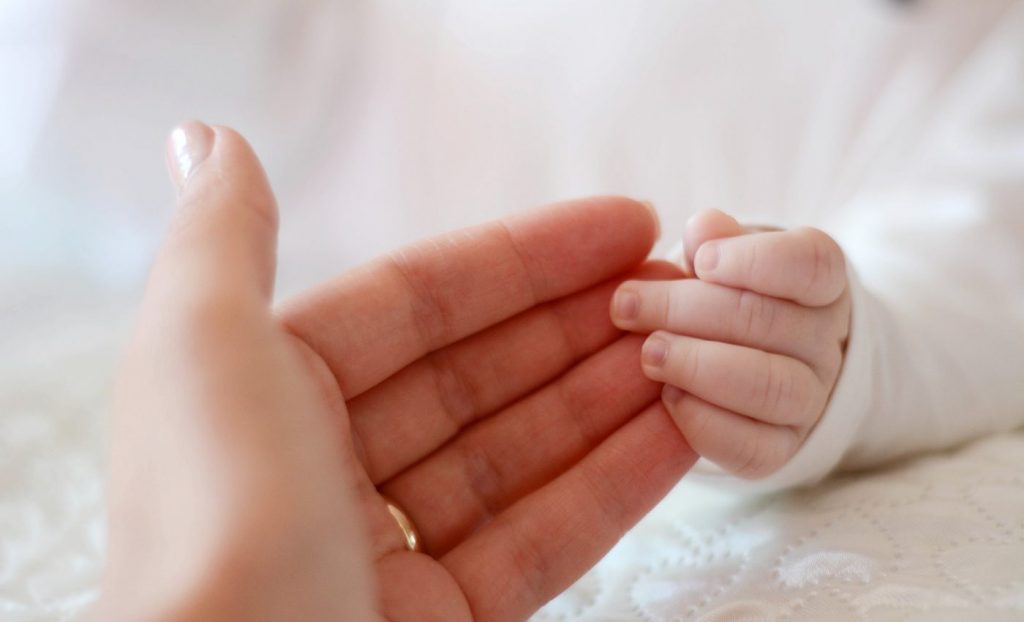 Imagine Stire Al treilea bebeluș născut la maternitatea Odobescu din Timișoara a fost confirmat pozitiv la noul coronavirus: ”Acolo a fost și este un focar de COVID-19” | 2review.ro