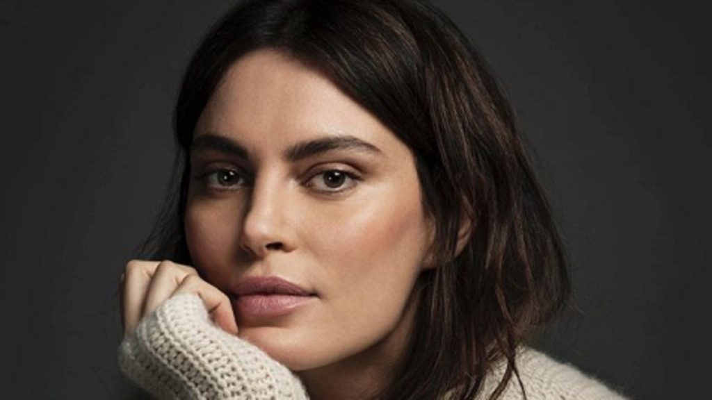 Imagine Stire Catrinel Menghia a pozat nud, în plină pandemie de coronavirus! Fotomodelul se află în izolare, în Italia | 2review.ro
