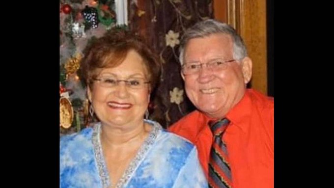 Imagine Stire Impresionant. Un cuplu căsătorit de peste 50 de ani a murit ținându-se de mână. Cei doi erau infectați cu COVID-19 | 2review.ro