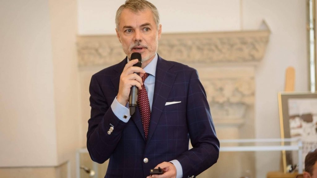 Imagine Stire Avertismentul pediatrului Mihai Craiu. La ce riscuri se expun copiii dacă se întorc la școală: „Nu există distanță socială” | 2review.ro