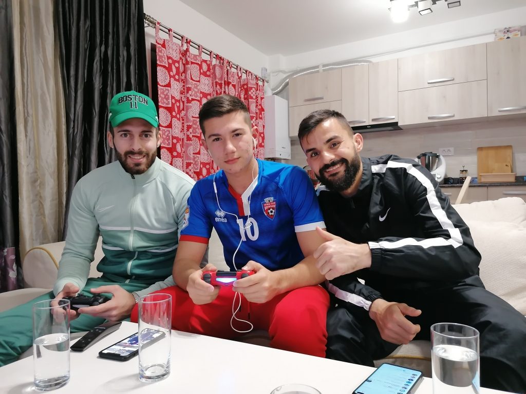 Imagine Stire Derby moldav astăzi în „eCupa României” la FIFA 20 » Fiul lui Marius Croitoru trece la „butoane!” | 2review.ro