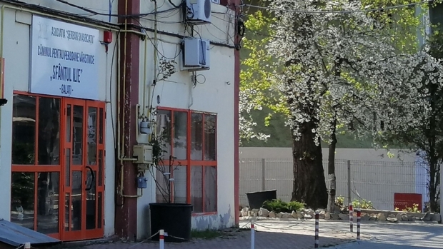 Imagine Stire Căminul de bătrâni „Sf. Ilie” din Galați a devenit focar de infecție. Zece persoane au murit și peste 100 sunt infectate | 2review.ro