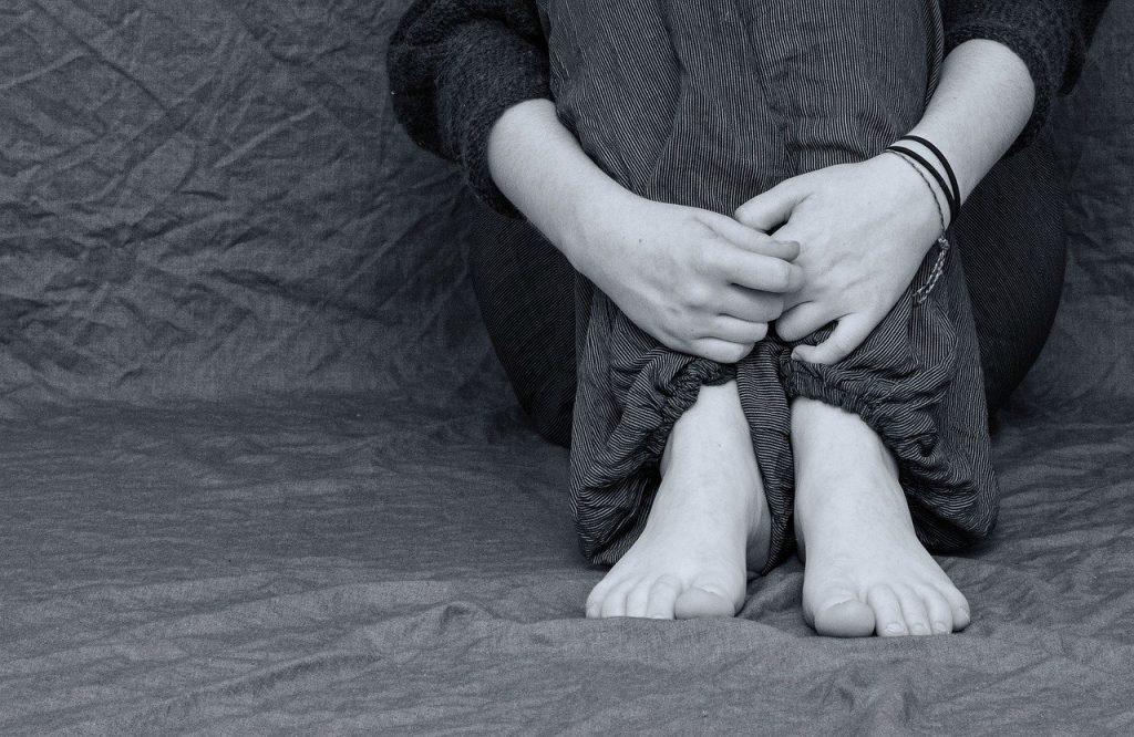 Imagine Stire Izolarea poate aduce la probleme medicale grave. Avertismentul psihologilor: „Această boală te poate paraliza”. Cei mai afectați sunt oamenii de la bloc | 2review.ro