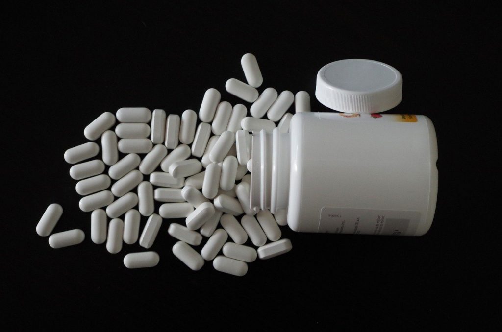 Imagine Stire Producătorii de medicamente avertizează: „Taxa clawback trebuie plafonată urgent. Pacienții au nevoie de ajutor” | 2review.ro