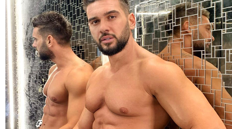 Imagine Stire Pe jumătate dezbrăcat, Dorian Popa, selfie HOT în oglindă! Mesajul transmis despre o poziție din timpul unei partide de amor | 2review.ro