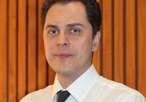 Imagine Stire Dr. Doru Paul, oncolog român la New York: Riscurile la care sunt expuşi pacienţii cu cancer în perioada pandemiei şi cum le pot veni în ajutor oncologii români din SUA prin consultaţii online | 2review.ro