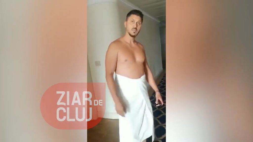 Imagine Stire Dialogul incredibil dintre Florin Muntean și Ciprian Marica. Ex-internaționalul, umilit de soțul “tradus”: “Măcar i-ai dat-o bine?” / “Hai că exagerezi! Eu stau așa, în prosop…” | 2review.ro