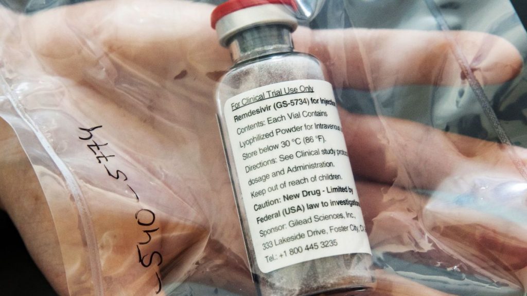 Imagine Stire Antiviralul Remdesivir, folosit în tratamentul pentru Ebola, ar putea fi declarat primul medicament autorizat pentru COVID-19. Rafila: „125 de pacienţi în stare critică, doua 2 au murit” | 2review.ro