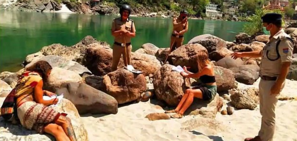 Imagine Stire Dacă te afli în acea țară pe timp de COVID-19, ai mare grijă! Ce au pățit 10 turiști acolo nu o să uite toată viața | 2review.ro