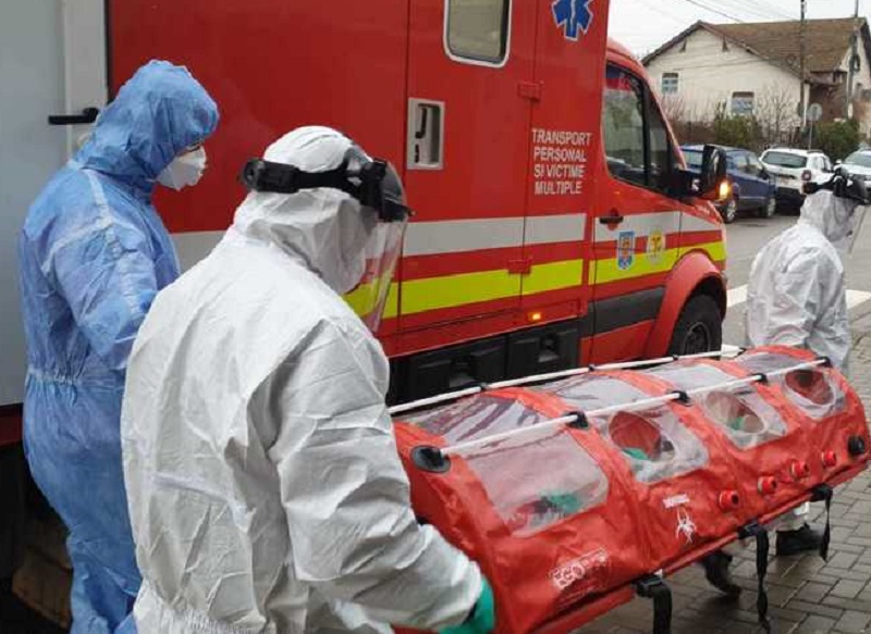 Imagine Stire Mărturia cutremurătoare a unui bărbat din Olt, după ce soţia i-a murit în ambulanţă: “ Mi-a dat-o ca pe-un câine, într-un sac, băgată…” Femeia nu avea coronavirus | 2review.ro