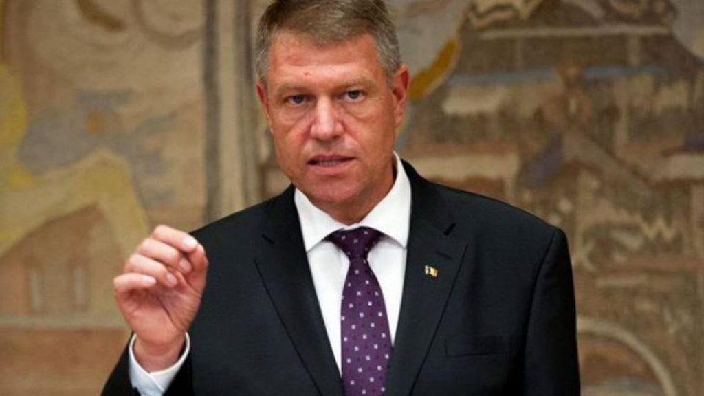 Imagine Stire Klaus Iohannis critică dur acordul MAI – BOR. “Voi solicita să se revină asupra lui. Stați acasă! Altfel, după sărbători, vom avea înmormântări” | 2review.ro
