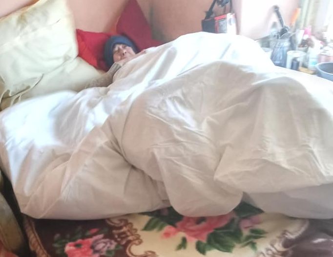 Imagine Stire Condițiile horror în care trăiește o bătrână din Huși, în plină pandemie de coranavirus: „Nu vrea bani, doar…”. FOTO | 2review.ro