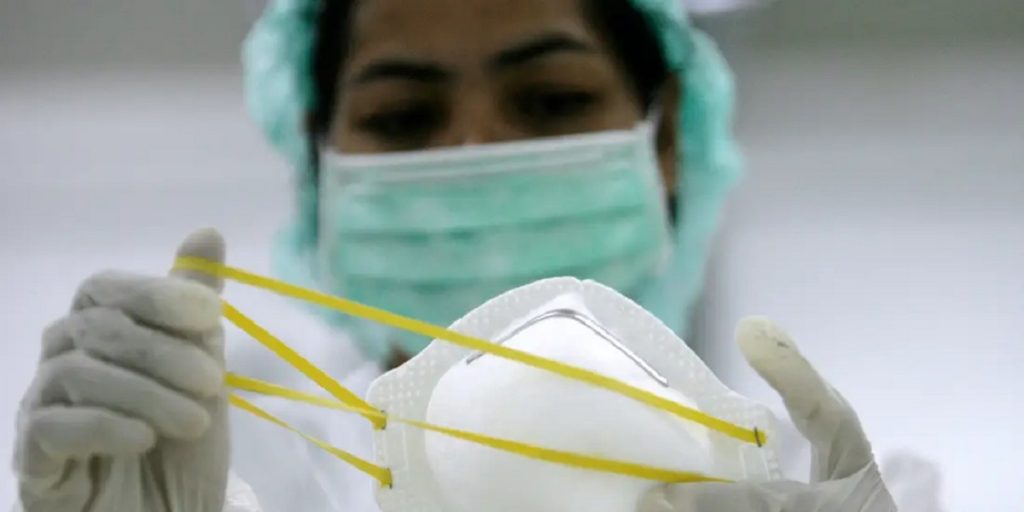 Imagine Stire Anunțul făcut de Ministrul Economiei. Se vor găsi sau nu suficiente măști pentru toți românii, de la 15 mai? | 2review.ro