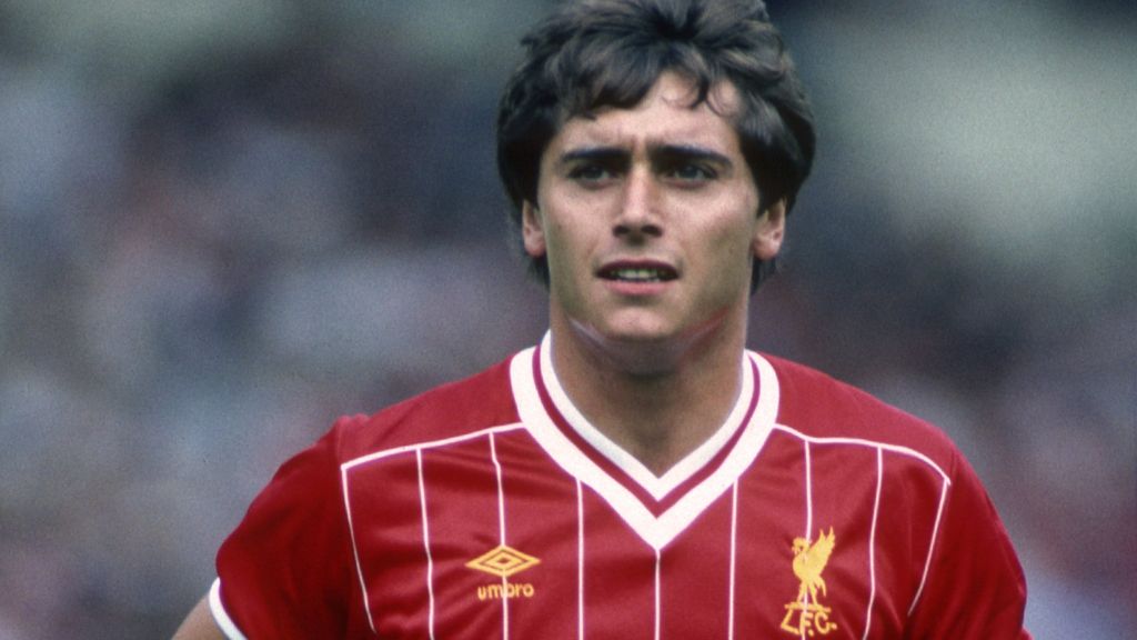 Imagine Stire A murit Michael Robinson, fostul jucător al lui Liverpool și vedetă TV în Spania | 2review.ro