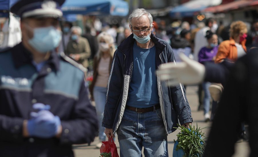 Imagine Stire Ce a pățit un pensionar din Iași, după ce a fost prins de polițiști în afara casei, fără declarația pe propria răspundere | 2review.ro