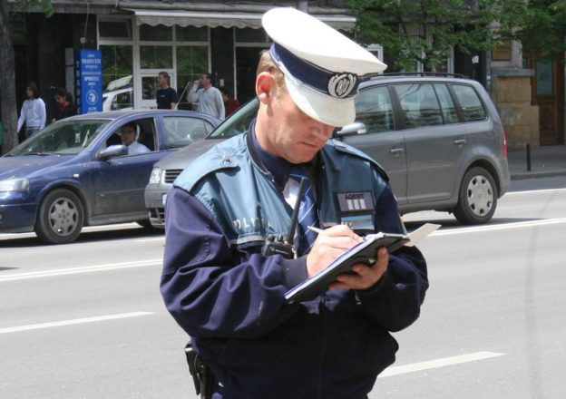 Imagine Stire Renate Weber, nemulțumită de amenzile pe care le-au primit românii. Avocatul Poporului îi pune la zid pe polițiști: “Fac ce vor, nu este normal!” | 2review.ro