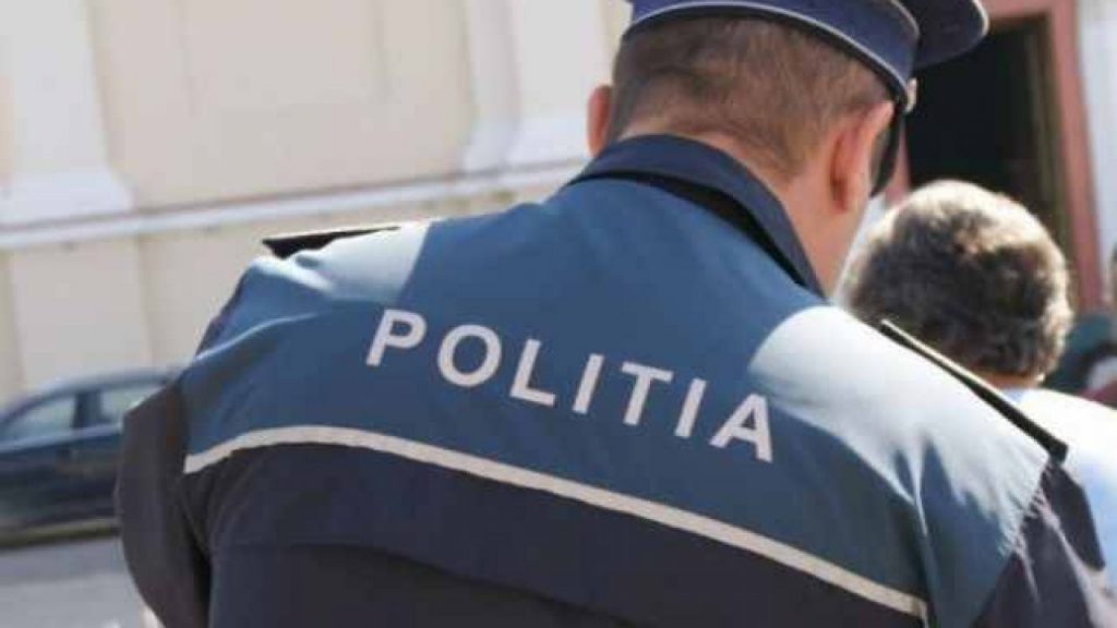 Imagine Stire Ce a pățit o tânără de 18 ani din Pitești în plină pandemie. Pentru a o scăpa de amendă, un polițist i-a cerut să… | 2review.ro