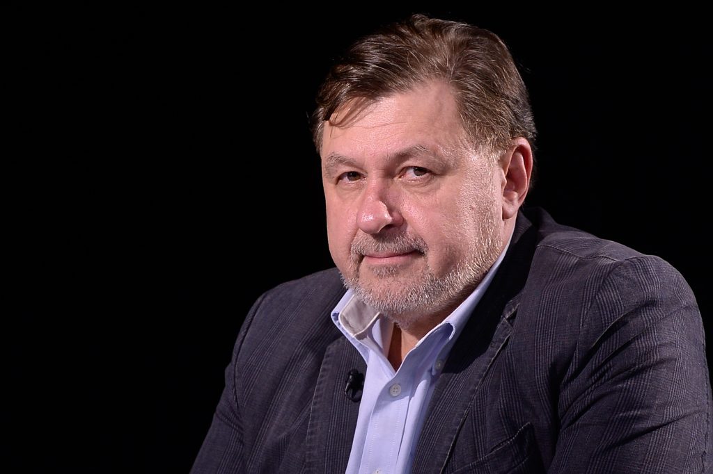Imagine Stire Rafila le răspunde celor care susțin că noul coronavirus nu există: „Particula virală se poate vedea la microscop” | 2review.ro