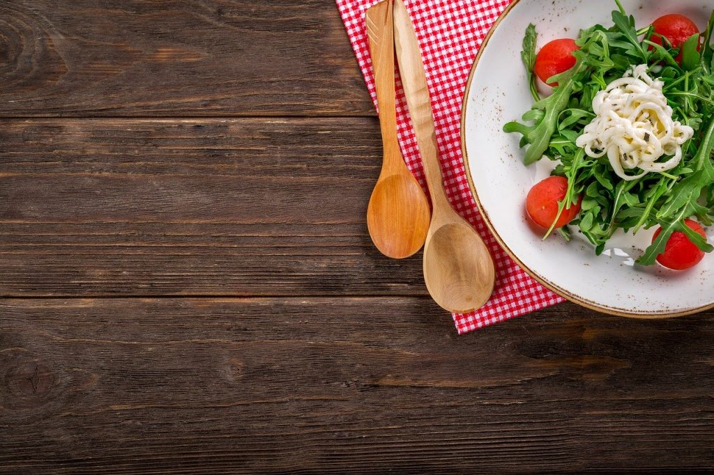 Imagine Stire Ai cumpărat produse alimentare în exces, pe timpul pandemiei de coronavirus? Iată cum le poţi prelungi termenul de valabilitate | 2review.ro