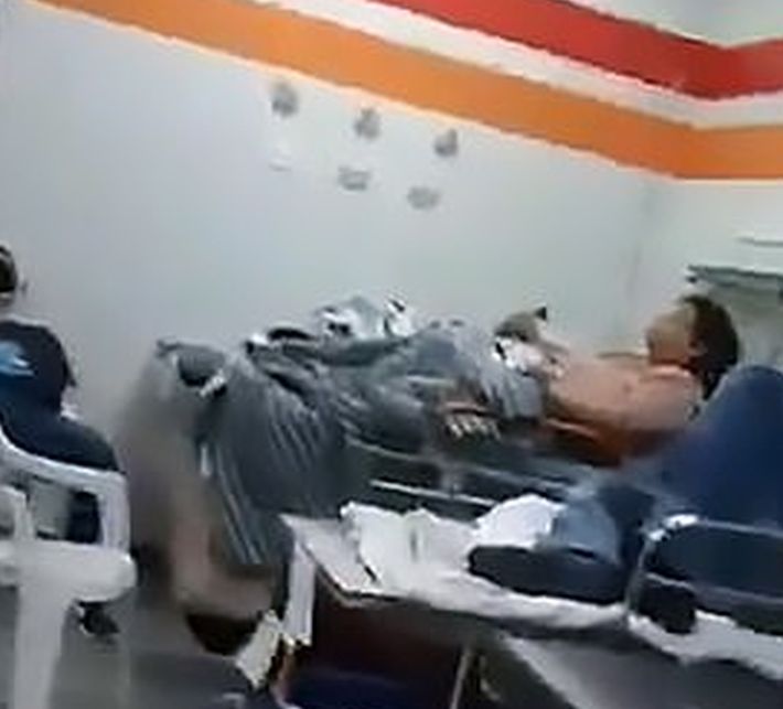 Imagine Stire Imaginile groazei. Cadavre lăsate în aceleași saloane cu pacienții vii”. VIDEO | 2review.ro
