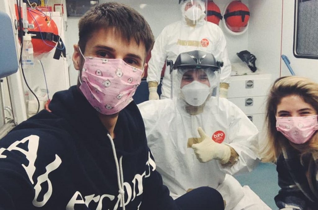 Imagine Stire Româncă de 24 de ani, infectată cu coronavirus: ”Apă nu primim. Mâncarea e ca de spital. Asitentele, de nota 10” | 2review.ro