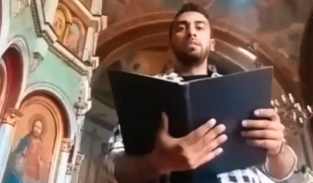 Imagine Stire Incredibil. Cum s-a rugat un tânăr de etnie romă din Dolj în plină pandemie și ce și-a dorit: ”Ferește-ne de virusul acesta și dă-l către…” | 2review.ro