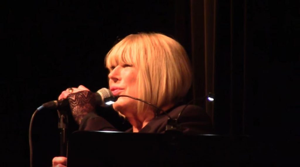 Imagine Stire Actrița Marianne Faithfull, depistată pozitiv cu noul coronavirus! Anunțul trist făcut de managerul ei: “Este tradată într-un spital din Londra” | 2review.ro