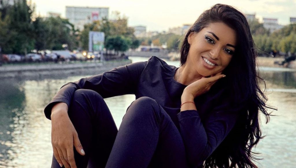 Imagine Stire Elena Ionescu s-a iubit cu un om de televiziune! A fost primul bărbat din viața concurentei de la Survivor | 2review.ro