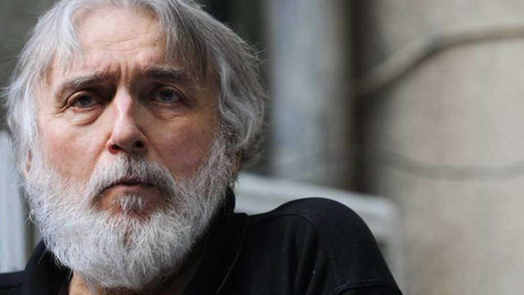 Imagine Stire ”Bolnavi unanim”, poezia lui Adrian Păunescu care a anticipat coronavirusul. Versuri tulburătoare: ”Și ce-ar fi dacă, într-o zi blestemată, ne-am îmbolnăvi cu toții?” | 2review.ro