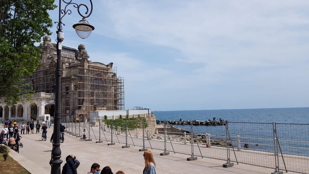 Imagine Stire Soluția ingenioasă a unui tânăr pentru a ajunge pe litoral! Nu-ți vine să crezi ce a completat în declarație | 2review.ro