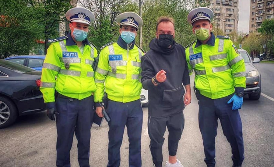 Imagine Stire Ce a pățit tânărul din imagine după ce a fost prins de polițiști fără declarația pe proprie răspundere. Cum a scăpat fără amendă | 2review.ro