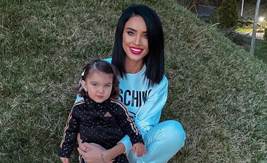 Imagine Stire Adelina Pestrițu a ținut să se afle de la ea: „Am fugit de acasă” | 2review.ro