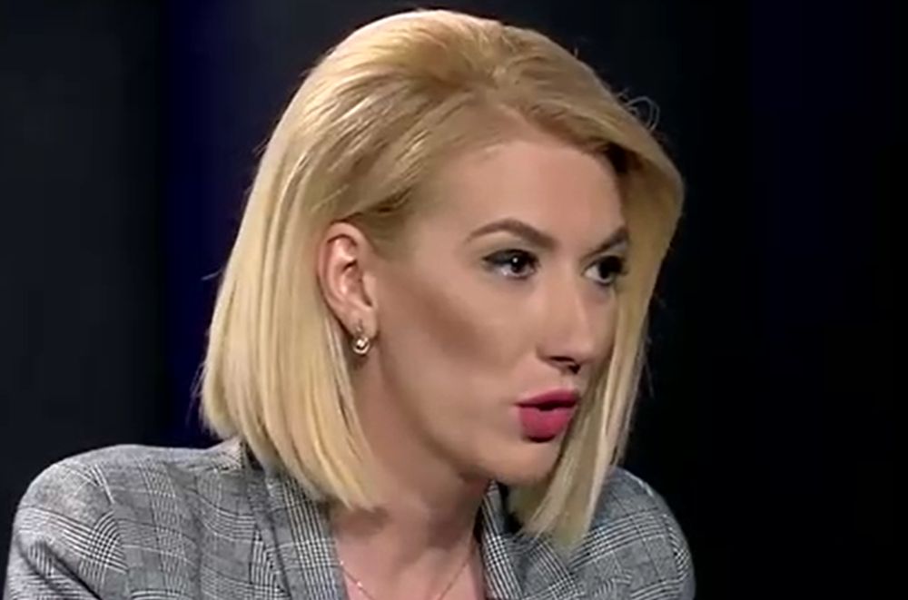 Imagine Stire Gest inedit, în direct la TV. O prezentatoare își cere scuze fața de medicul pe care l-a declarat mort de COVID-19. VIDEO | 2review.ro