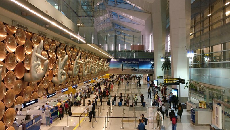 Imagine Stire Ca-n filme! Povestea bărbatului care a locuit două luni într-un aeroport din India din cauza pandemiei | 2review.ro
