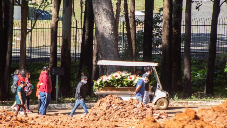 Imagine Stire OMS a avertizat că pandemia nu a trecut! Record de cazuri noi de infectare: 106.000 de oameni într-o zi | 2review.ro