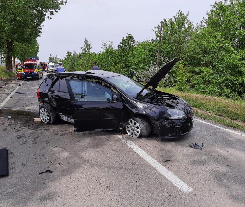 Accident cu victima în Tulcea! Șoferul unui autoturism a pierdut controlul asupra direcției de mers și a intrat în coliziune cu o altă mașina
