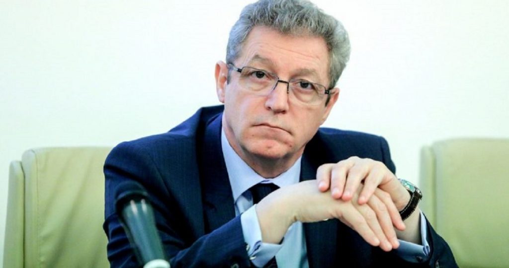 Imagine Stire Adrian Streinu-Cercel, semnal de alarmă: „Coronavirusul se ascunde în praf și mizerie”. Cum trebuie purtată masca, de la 15 mai | 2review.ro